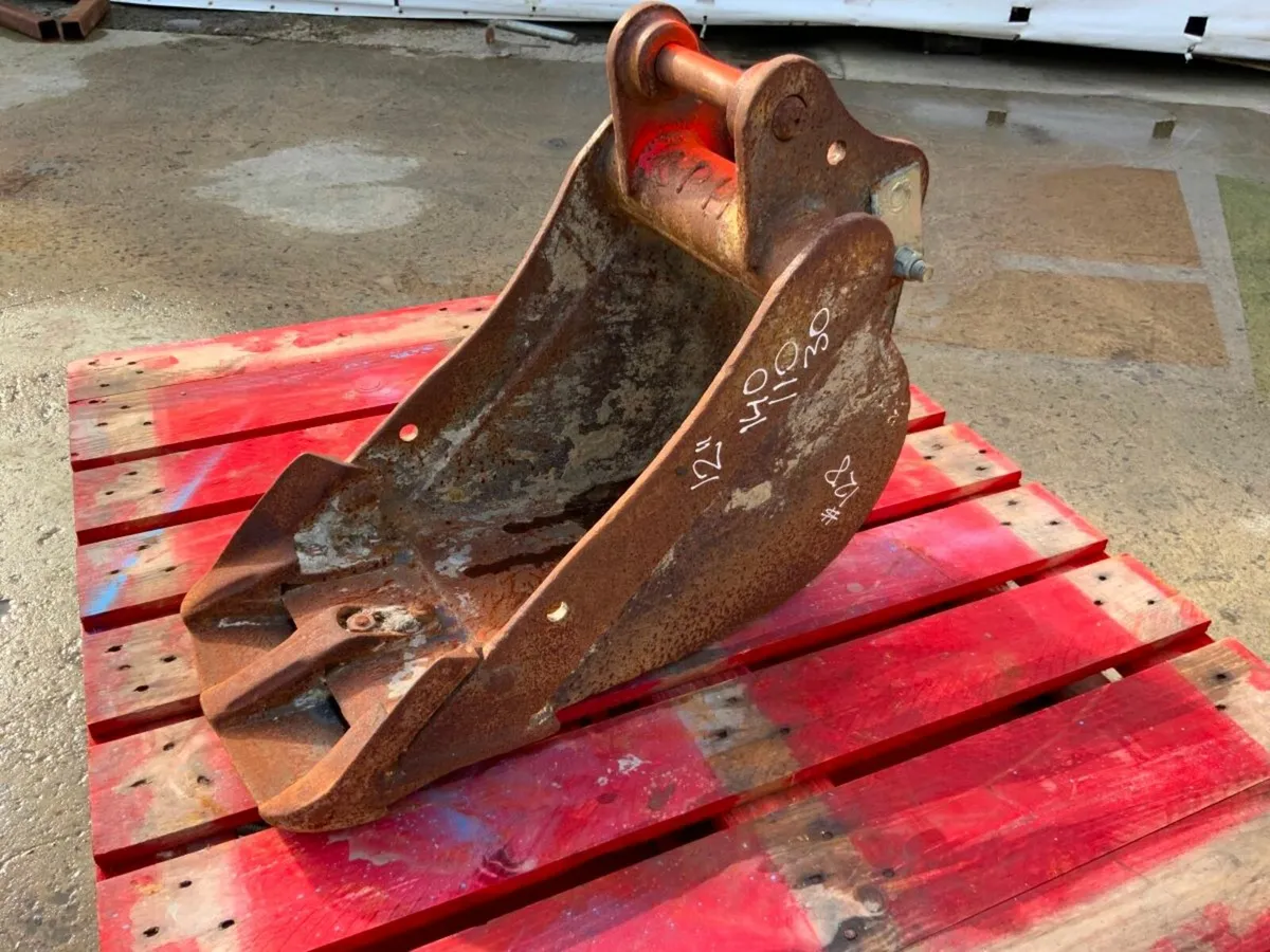 12" MINI DIGGER BUCKET......30mm PINS......128 - Image 1