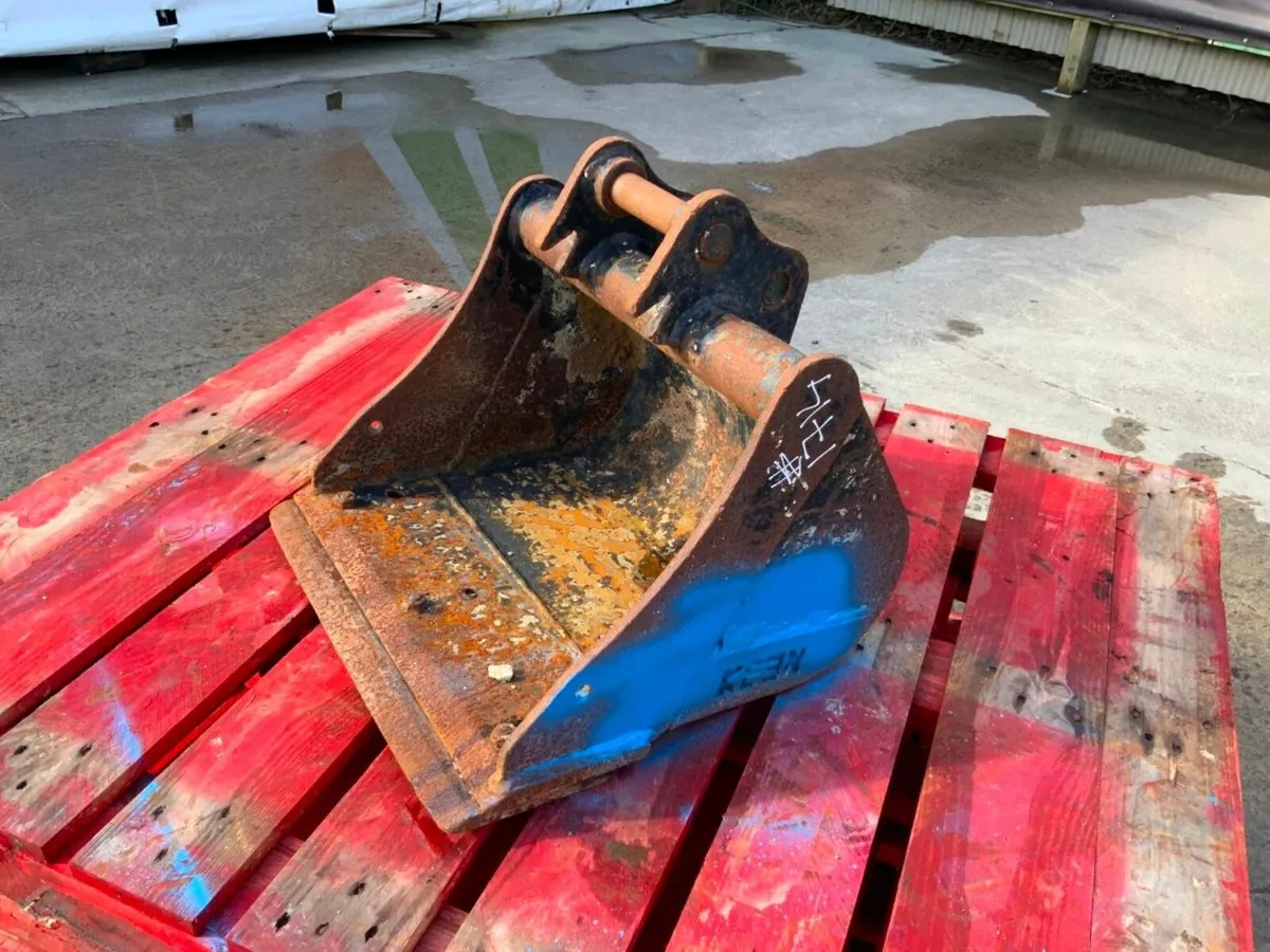 18" MINI DIGGER BUCKET......30mm PINS....1714.. - Image 1