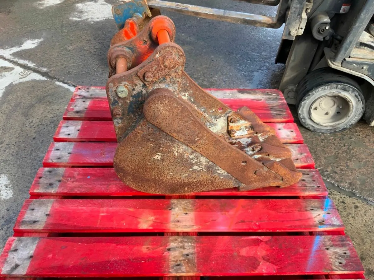 12" MINI DIGGER BUCKET......30mm PINS......128 - Image 3