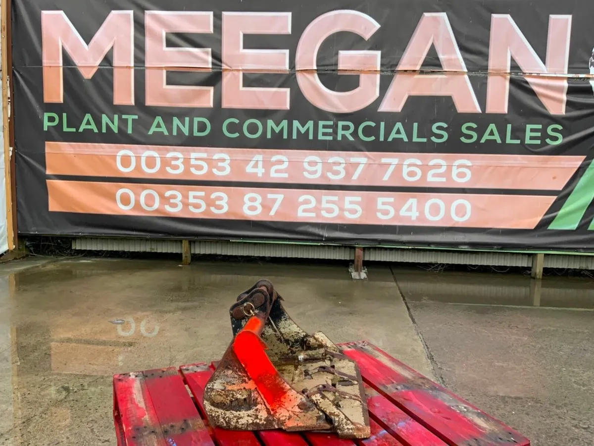 24" MINI DIGGER BUCKET.....30mm PINS....90100 - Image 1