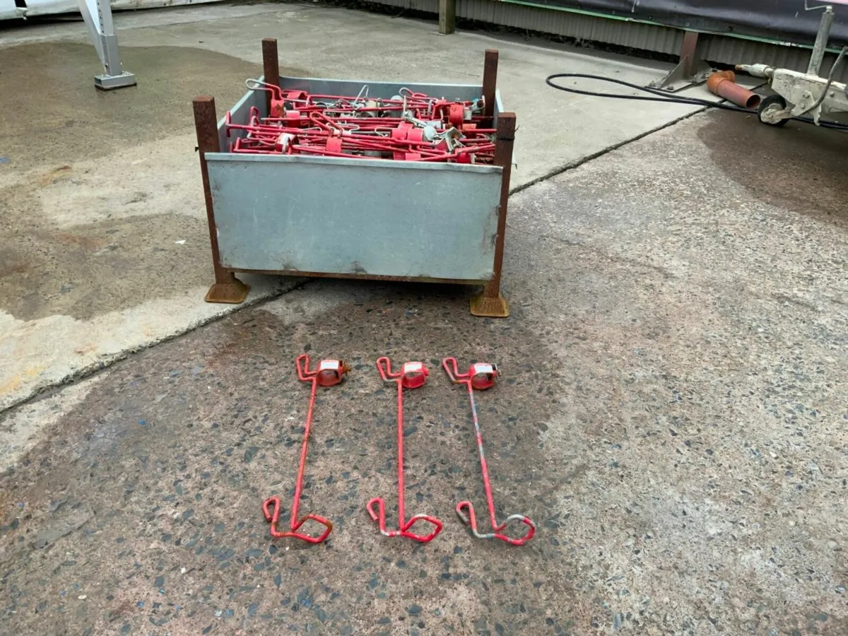 COMBI SAFE MESH BARRIER RETAINING CLAMPS. - Image 2