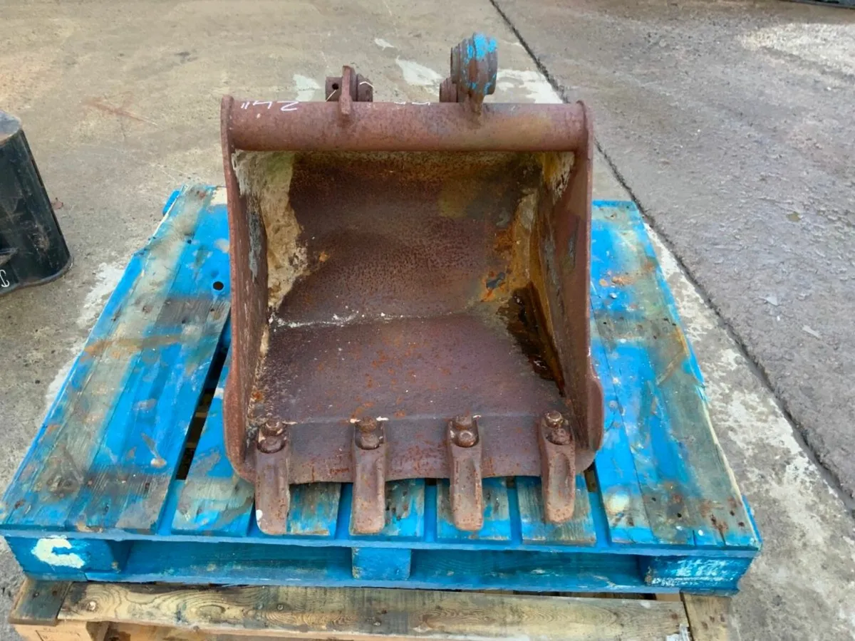 24" GEITH DIGGING BUCKET....30mm PINS...REPAIRS. - Image 3