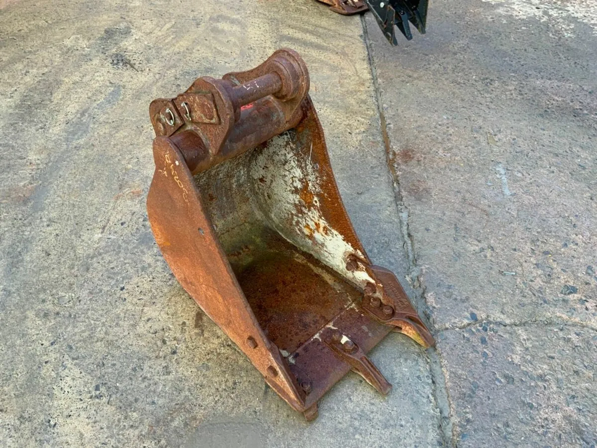 18" DIGGING BUCKET.......45mm PINS....1201. - Image 4