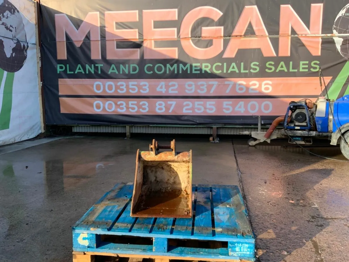 18" DIGGING BUCKET.....30mm PINS.....1831. - Image 2