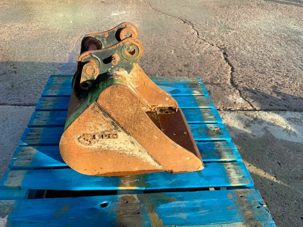 18" DIGGING BUCKET.....30mm PINS.....1831. - Image 4