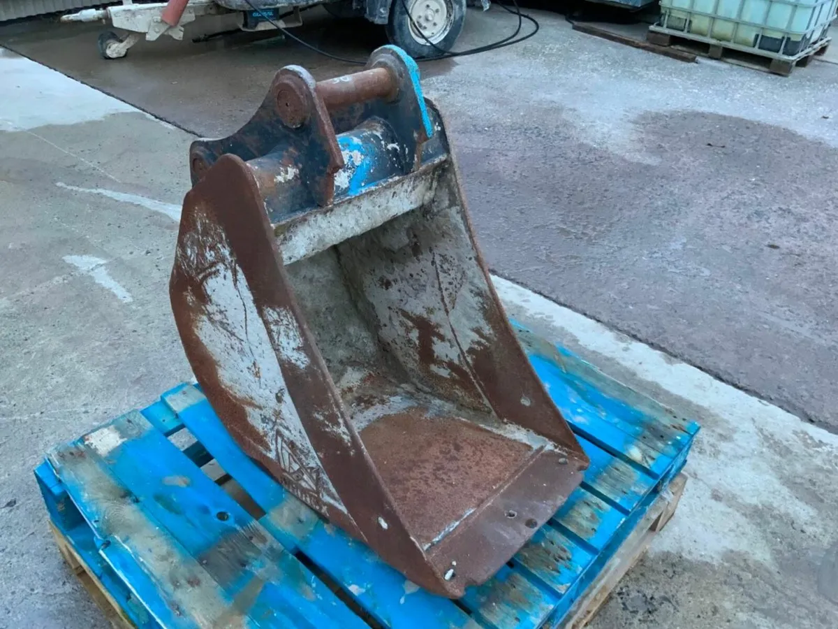 18" RHINOX DIGGING BUCKET......45mm PINS....30mh - Image 1