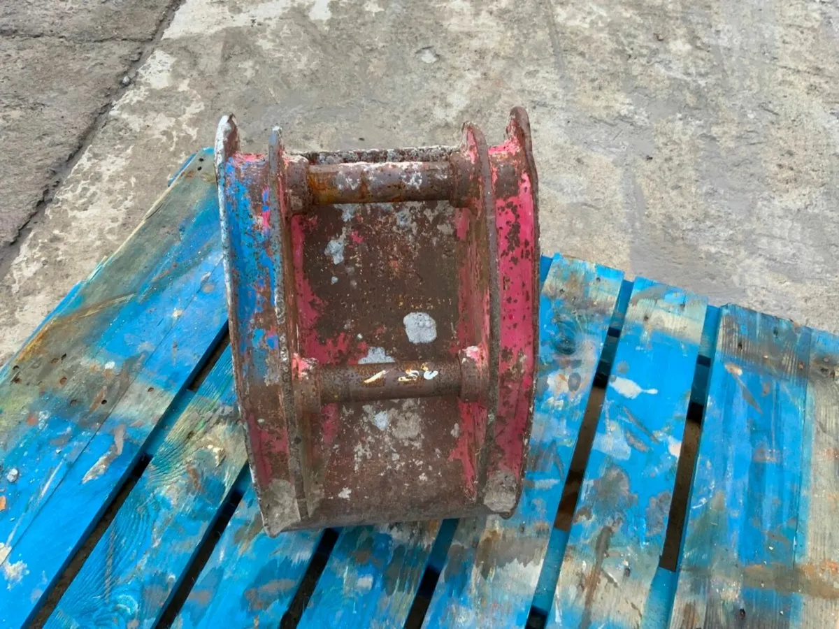 12" TAKEUCHI BUCKET....35mm PINS.......8 - Image 4