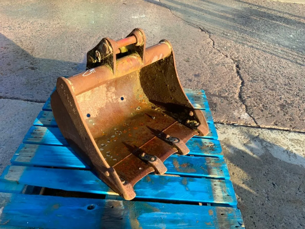 24" MINI DIIGER BUCKET.......30mm PINS....#2 - Image 3