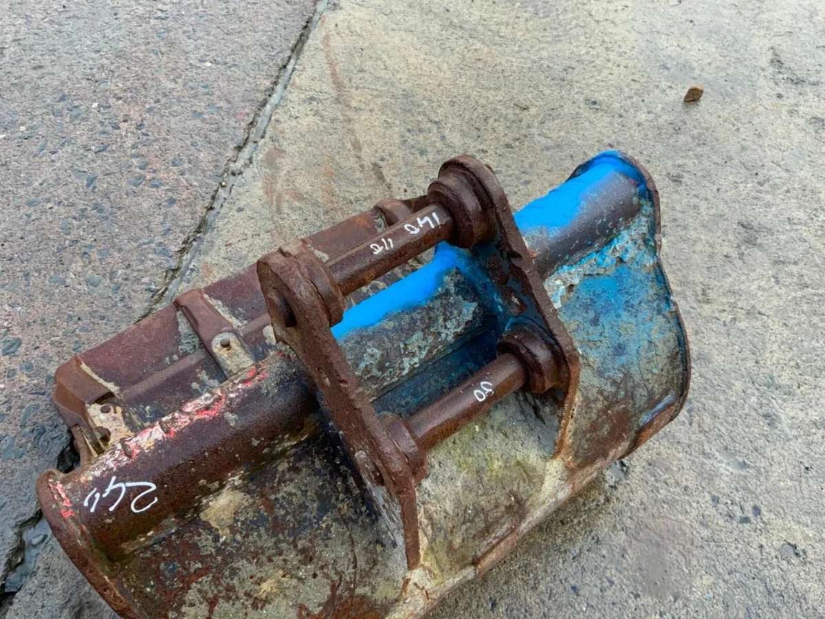 24" DIGGING BUCKET.......30mm PINS......  U25 - Image 3