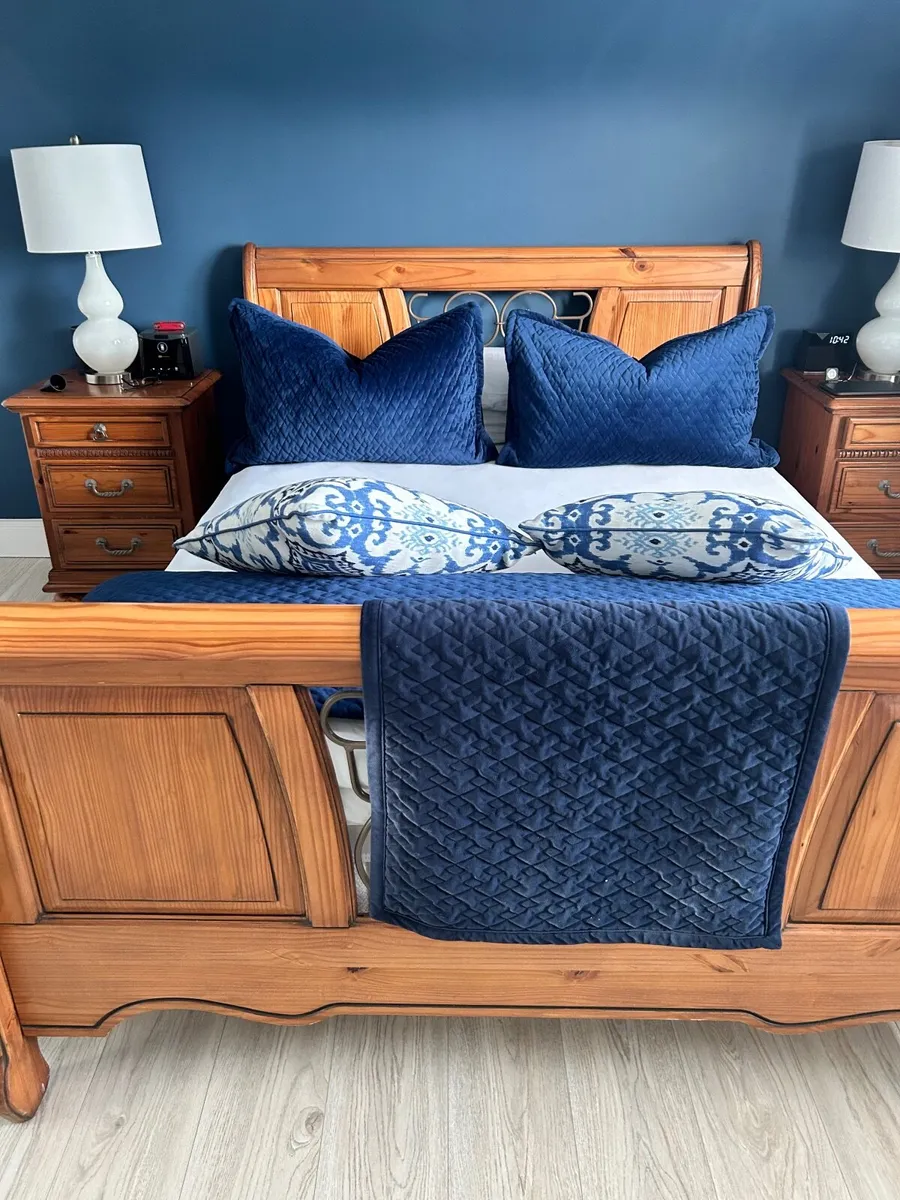 Beautiful King Size Timber Bed & Matching Lockers - Image 1