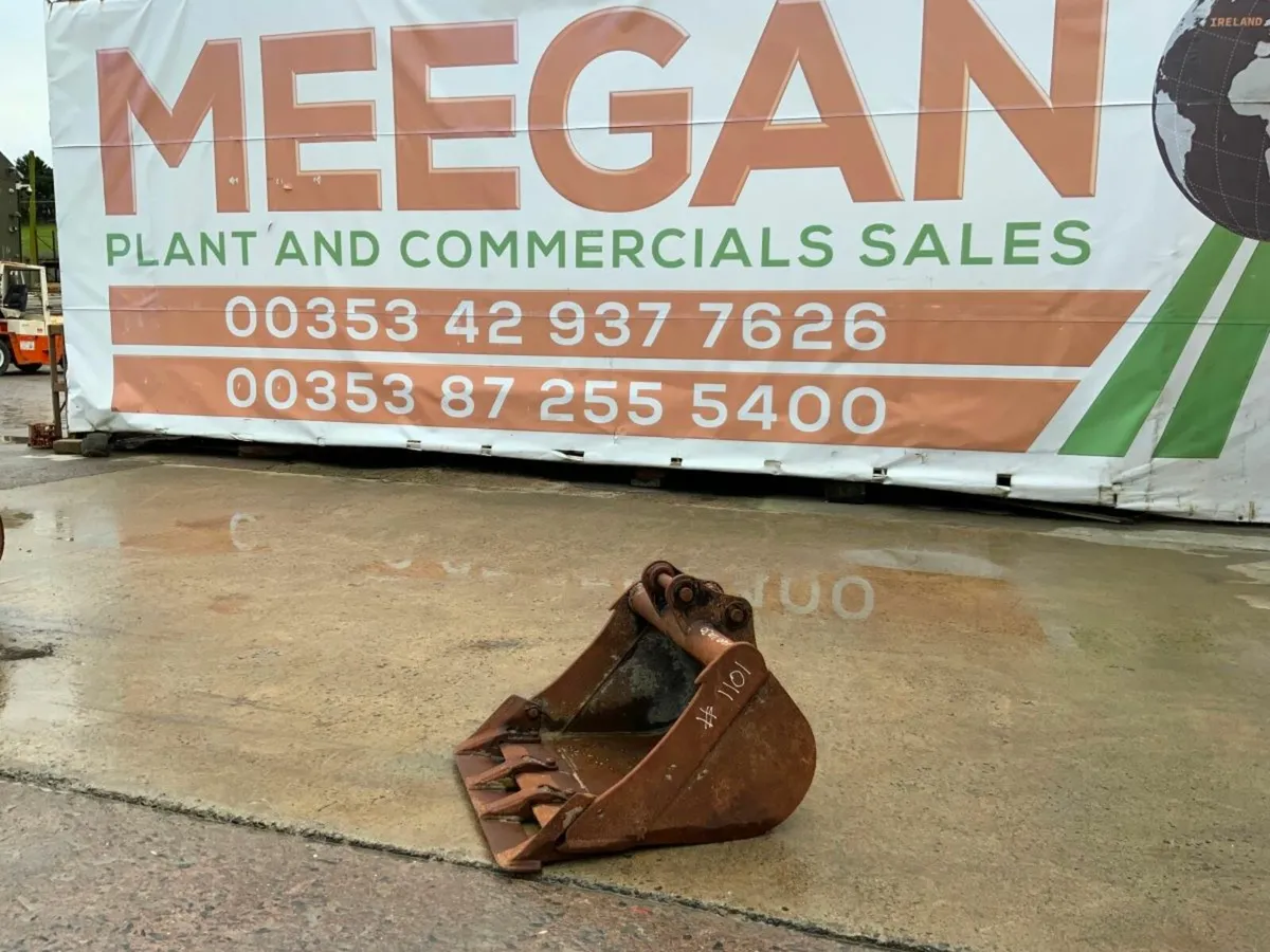 24" MINI DIGGER BUCKET......30mm PINS.......1101. - Image 1