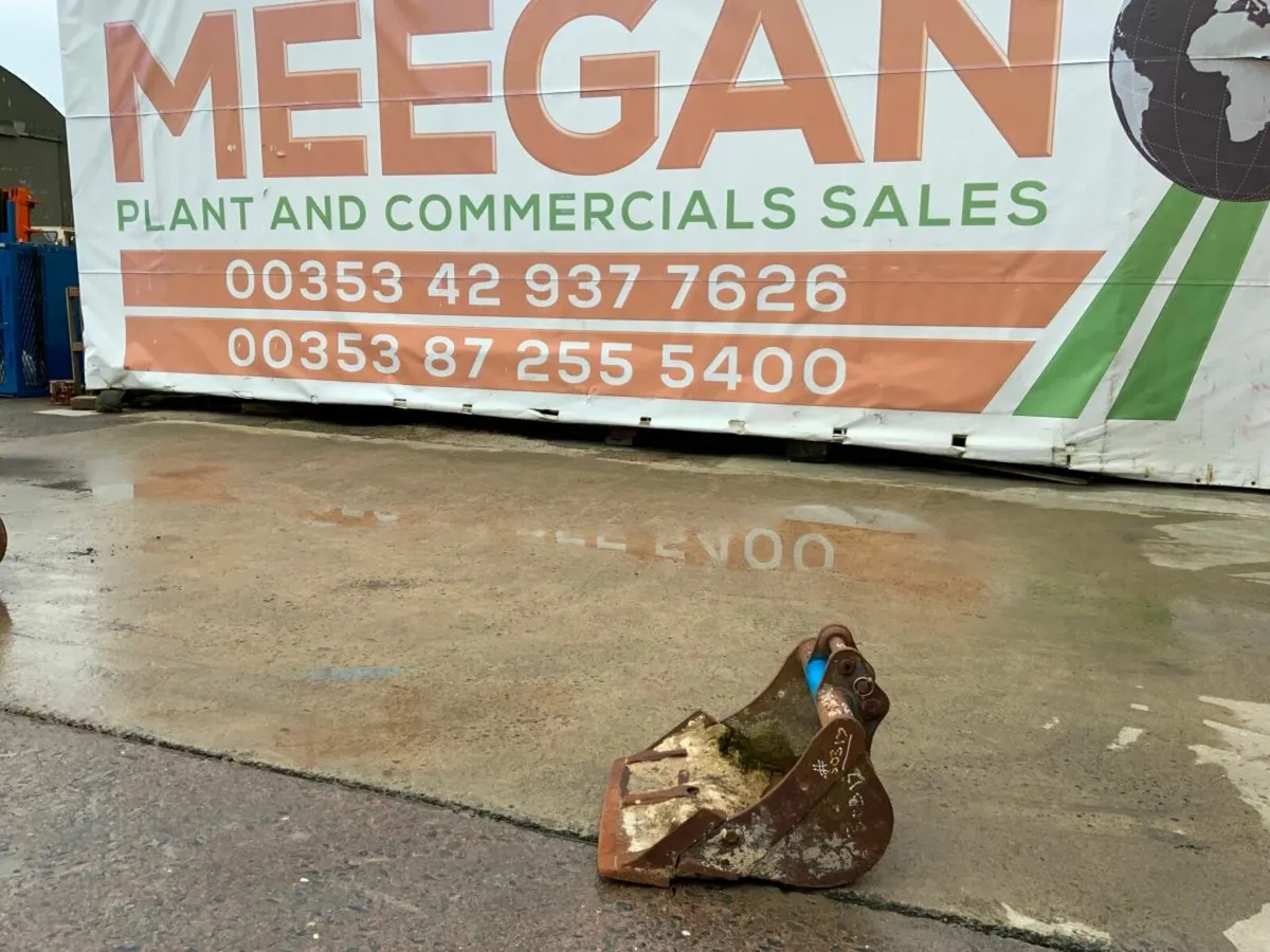 18" MINI DIGGER BUCKET....30mm PINS.......30317 - Image 1