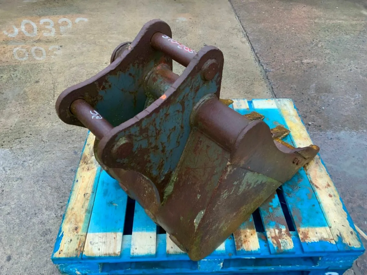 24" DIGGING BUCKET...50mm PINS......1205/24. - Image 2