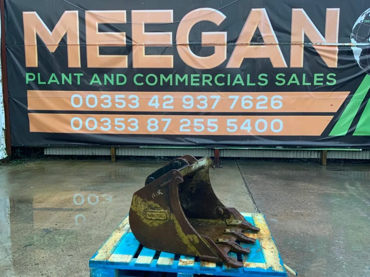 24" SCOOP BUCKET.......45mm PINS.....1202/24 - Image 1