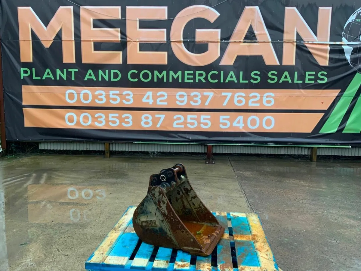 18" MINI DIGGER BUCKET....30mm PINS.......1212/18. - Image 2