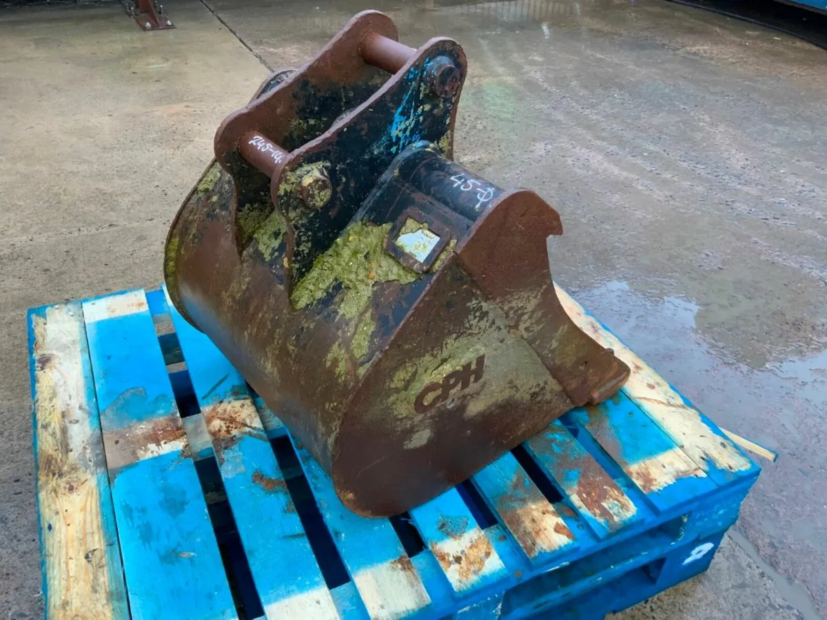 24" CPH  DIGGER BUCKET....45mm PINS.......24CPH. - Image 3