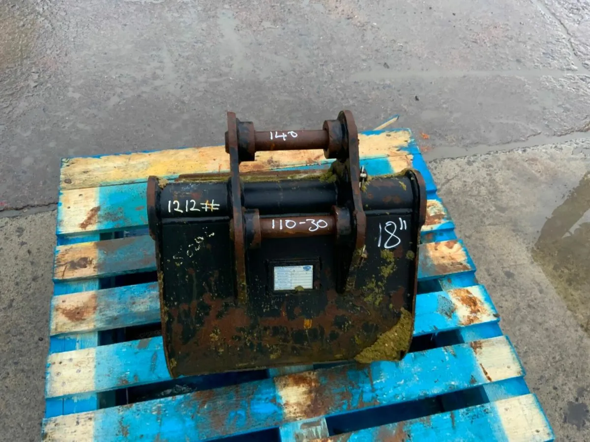 18" KEEN MINI DIGGER BUCKET....30mm PINS...1818.. - Image 4