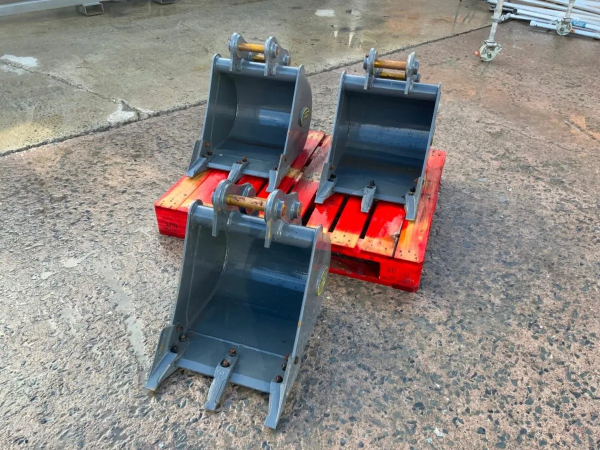 18" STRICKLAND DIGGING BUCKETS...35mm PINS...1210 - Image 1