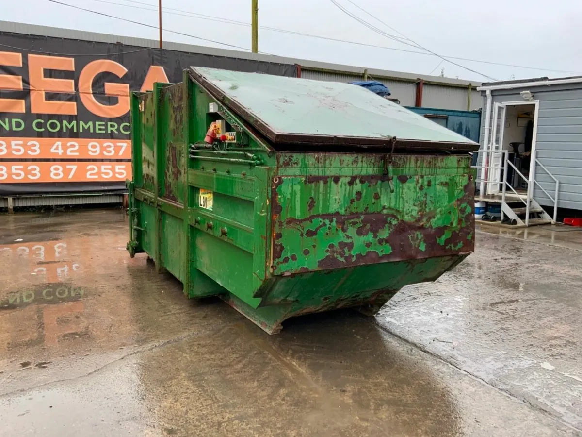 L & M CHAIN LIFT COMPACTOR SKIP....3 PHASE. - Image 2