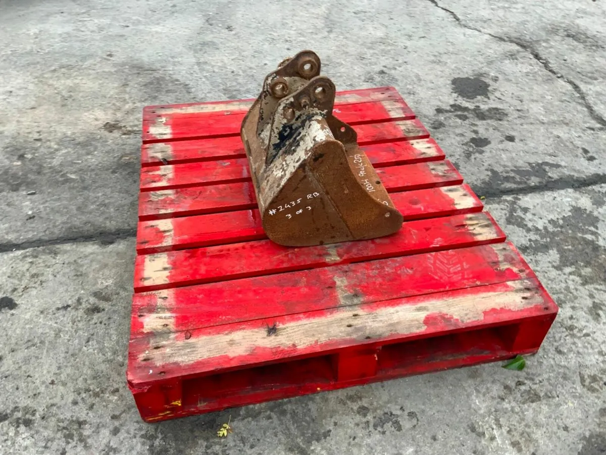 18" MINI DIGGER BUCKET....25mm PINS....1435/3 - Image 2