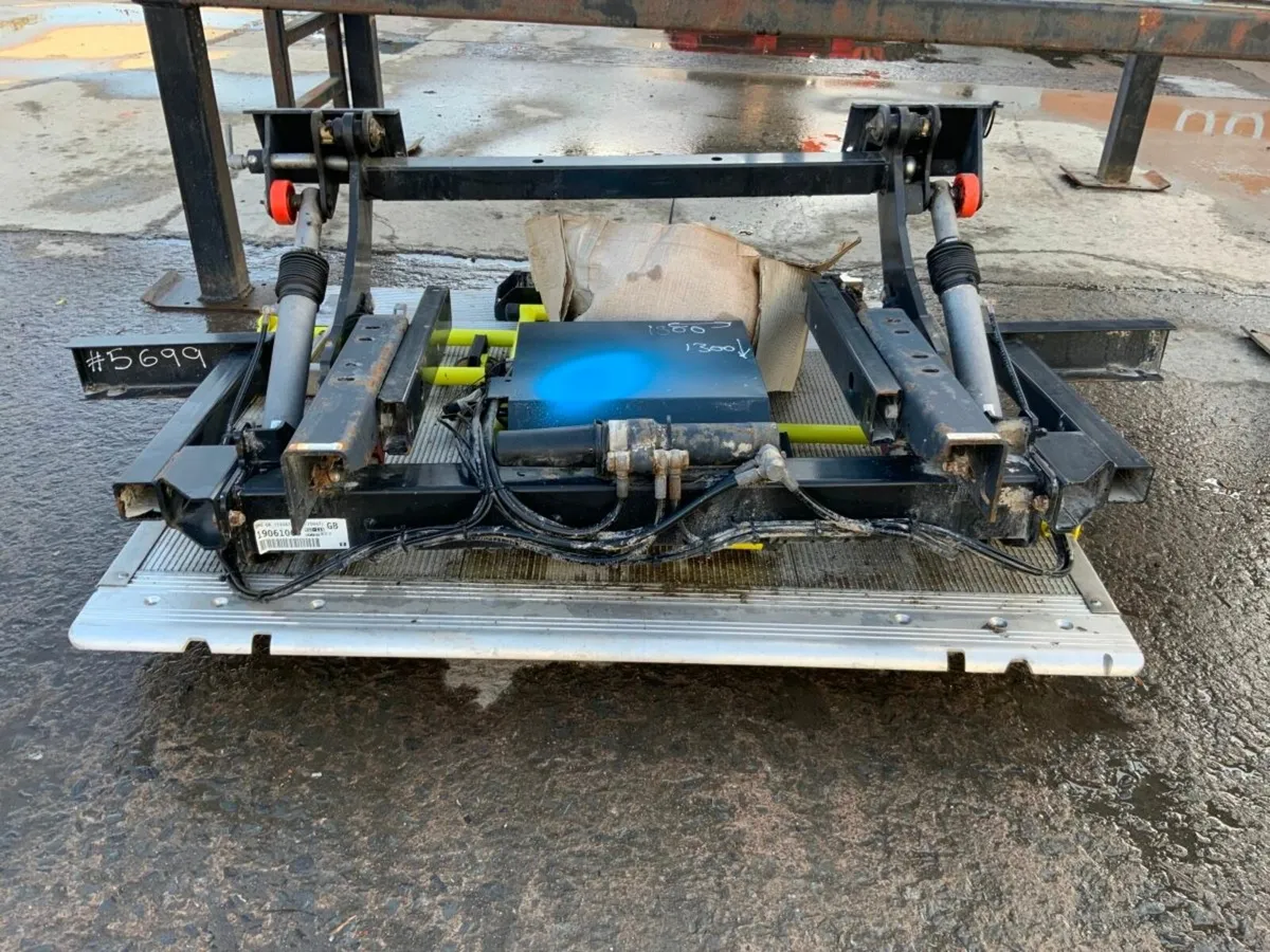 DHOLLANDIA CANTILEVER TAIL LIFT.........5699. - Image 1