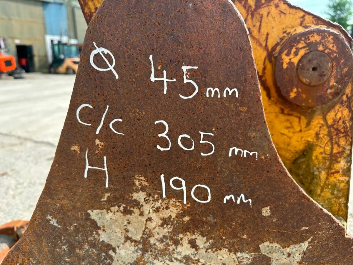 ** 24"... CAT ...BUCKET.... 45MM ..... 31 WA ** - Image 2