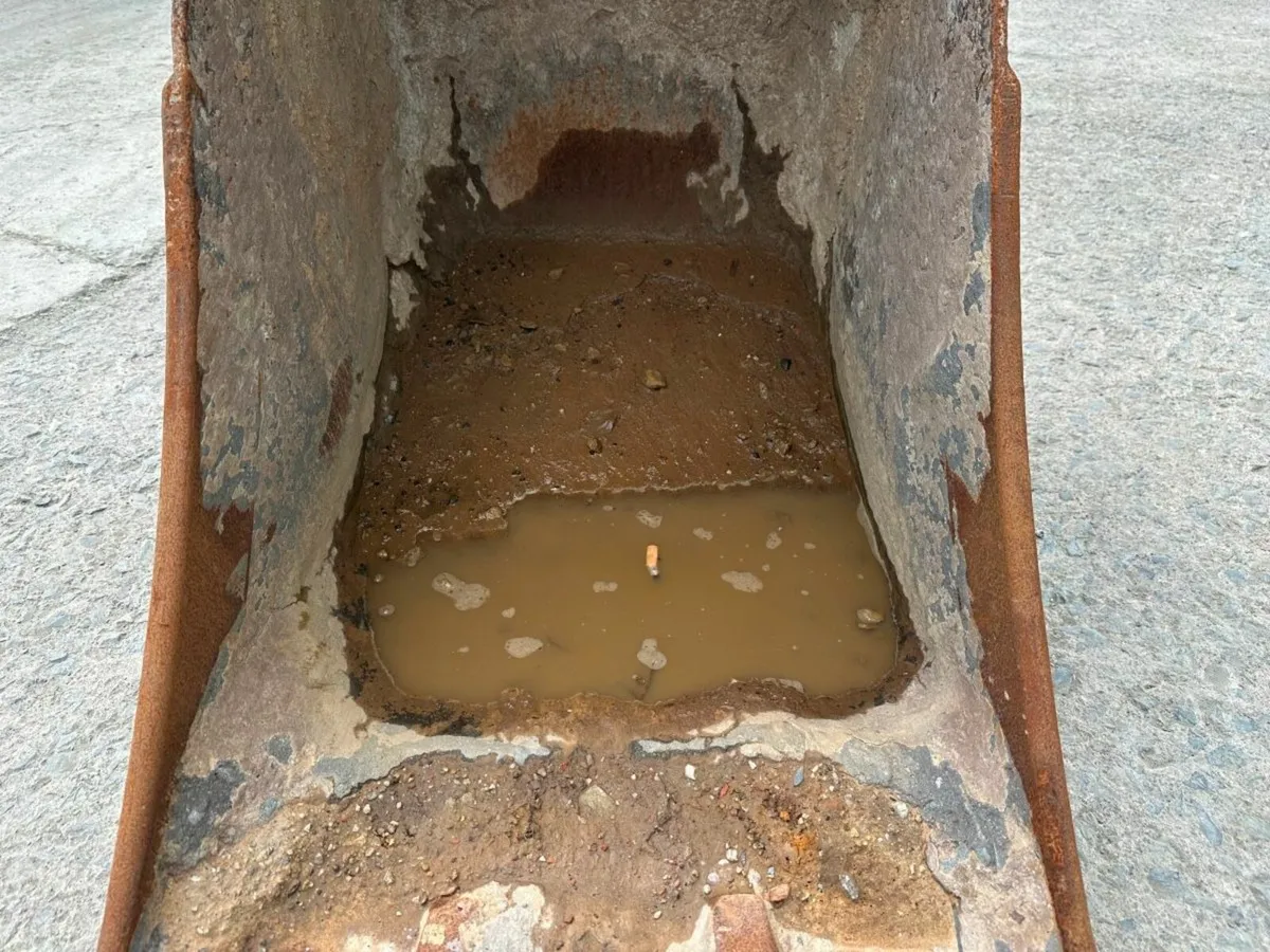 ** 24"... CAT ...BUCKET.... 45MM ..... 31 WA ** - Image 4