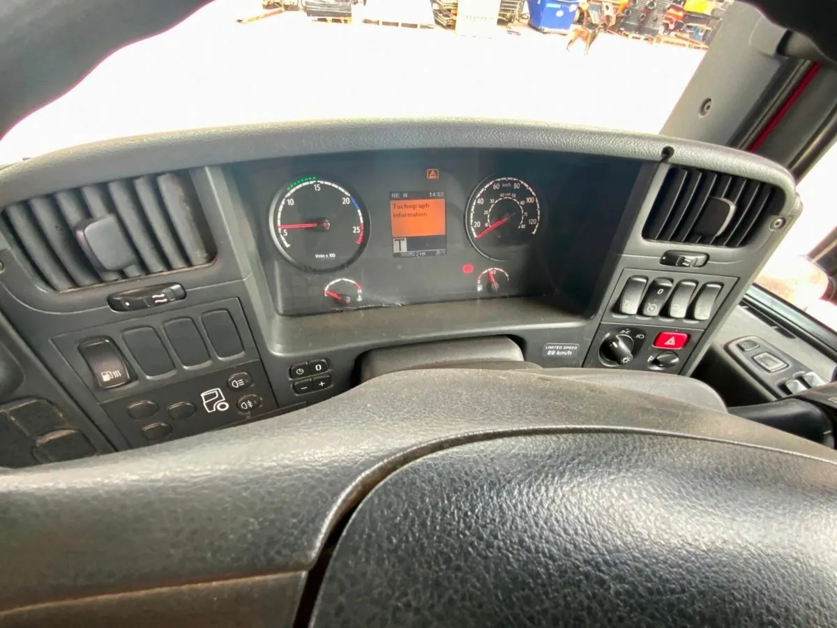 Scania P-Series 26 TONNE DOUBLE DRIVE CHASSIS CAB. - Image 4