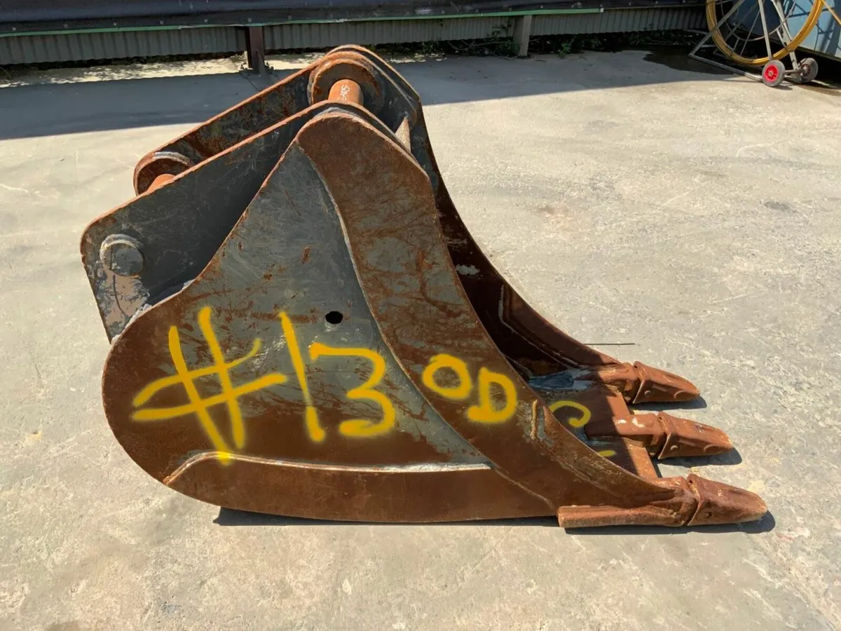 24" DIGGING BUCKET....20 TONNE...80mm PINS..130D - Image 3