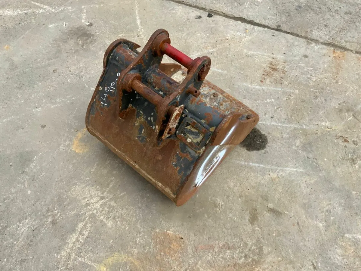 18" MINI DIGGER BUCKET.....30mm PINS......1220/5. - Image 4