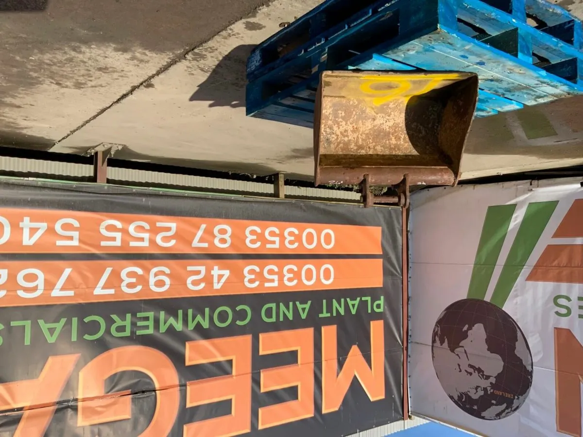 24" MINI DIGGER BUCKET.....30mm PINS......16MH - Image 2