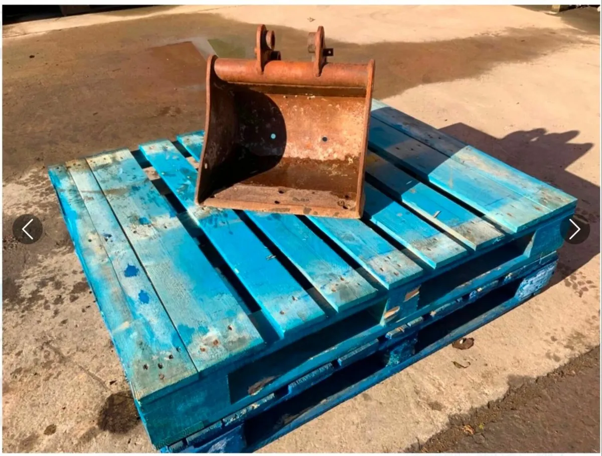 18" MINI DIGGER BUCKET.......30mm PINS....443/18 - Image 1