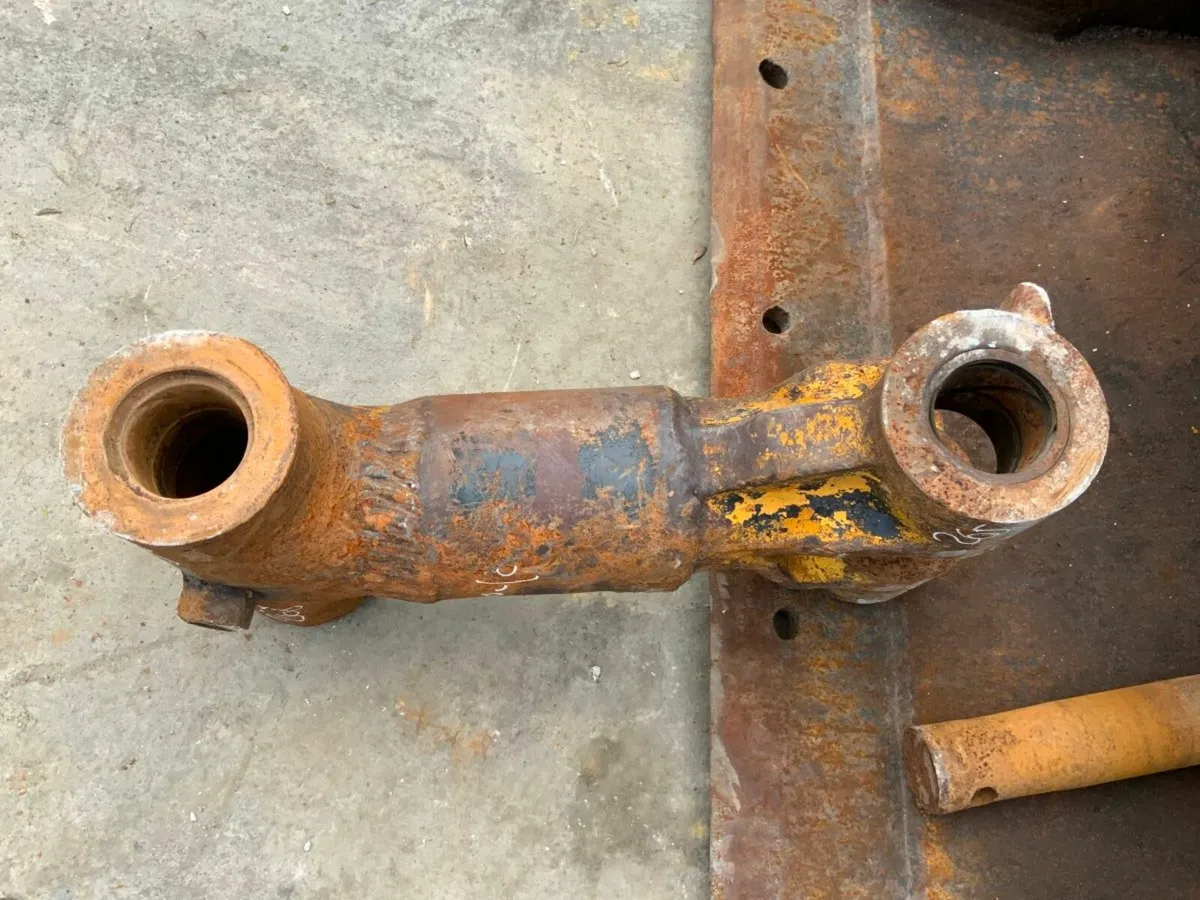 BUCKET LINKAGE ATTACHMENT.....65mm PINS ...13t - Image 4