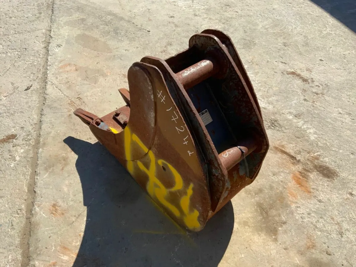 14" SCOOP BUCKET.......60mm PINS........1724. - Image 4