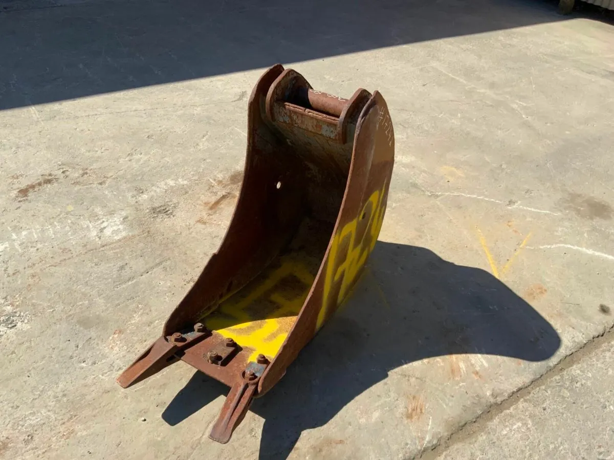 14" SCOOP BUCKET.......60mm PINS........1724. - Image 1