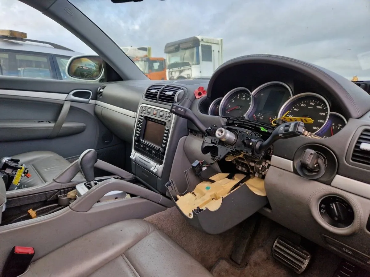 Porsche cayenne 4.5 breaking parts - Image 2