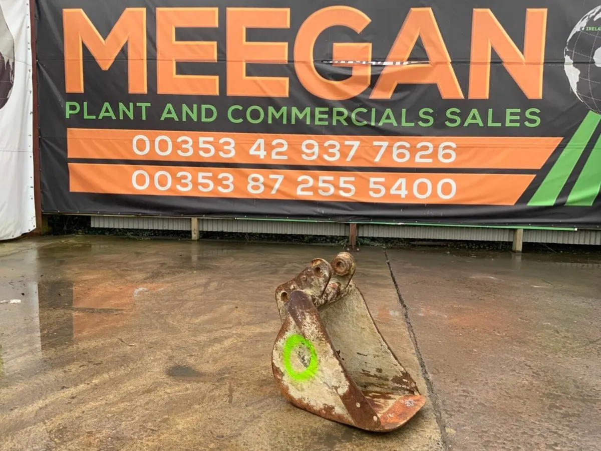 *** 18" DIGGING BUCKET....45mm PINS - Image 1