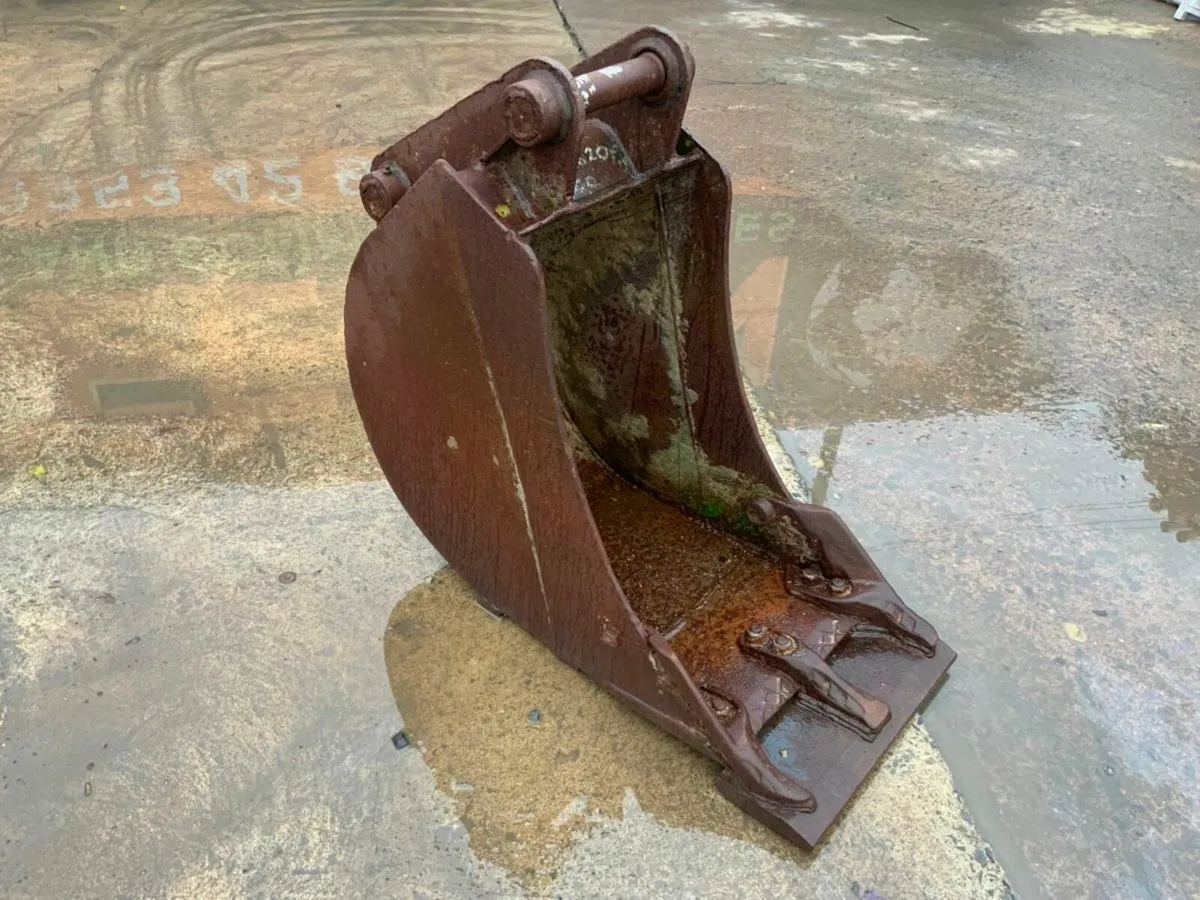 18" JCB DIGGING BUCKET .......45mm PINS.......#111 - Image 2