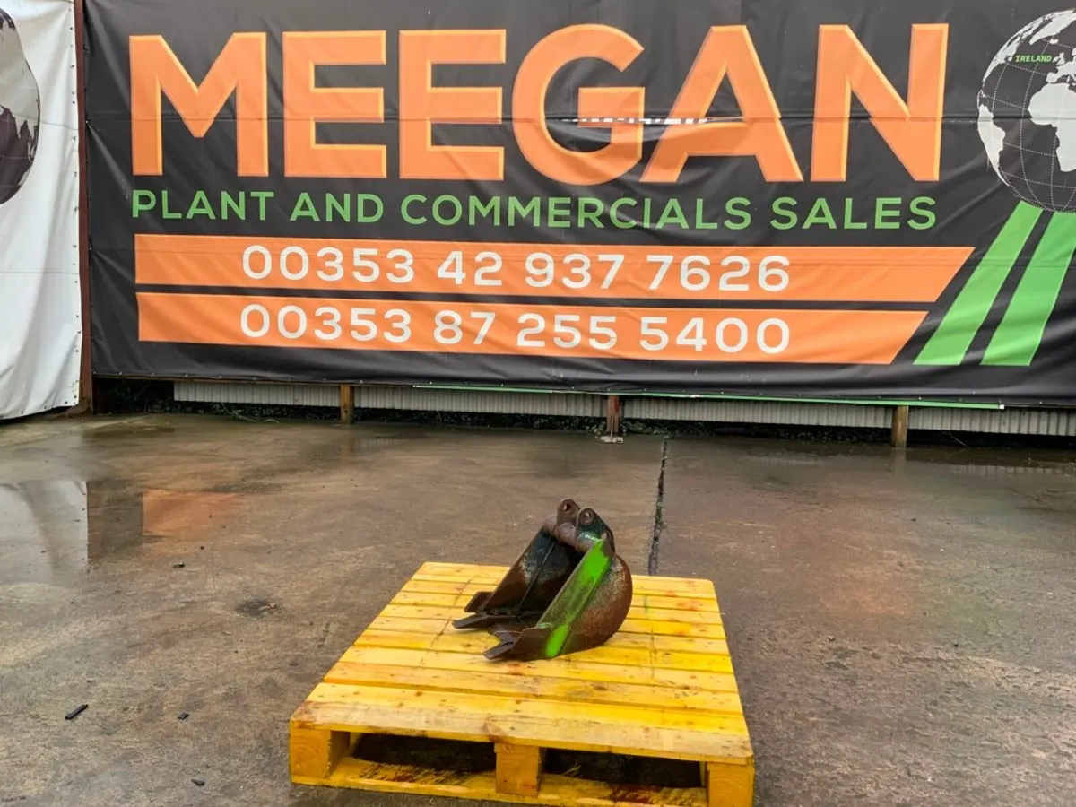 *** 12" JCB DIGGING BUCKET.....25mm...........#463 - Image 1