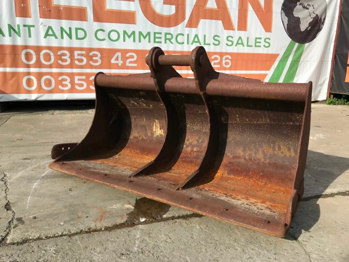 *** 84" GRADING BUCKET....90 mm PINS **** - Image 1