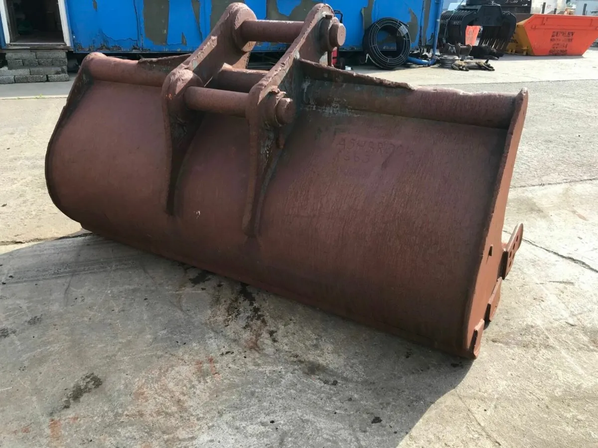 *** 84" GRADING BUCKET....90 mm PINS **** - Image 4