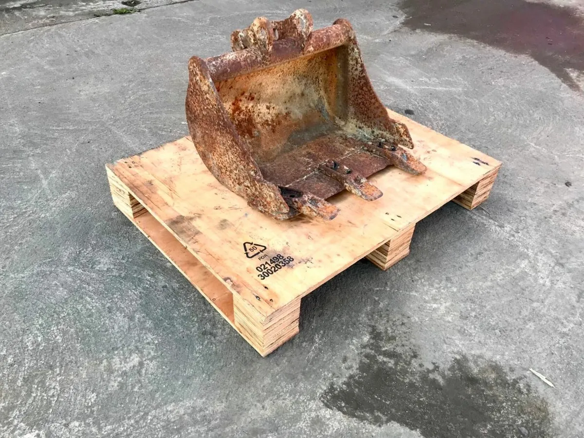 18" MINI DIGGER  BUCKET......25mm PINS ....4533/8 - Image 1