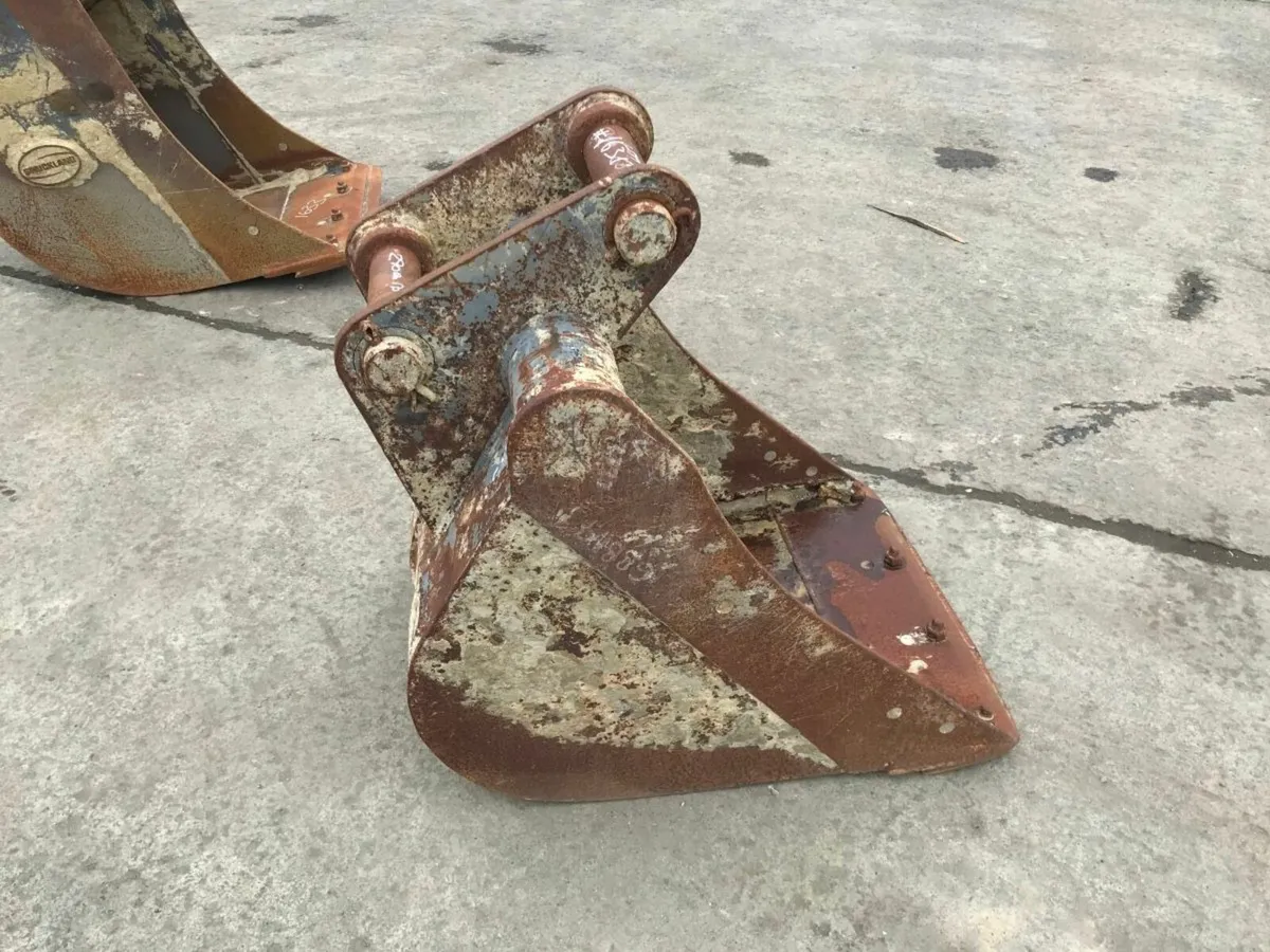 24" DIGGING BUCKET........60mm PINS. ....1631 - Image 4