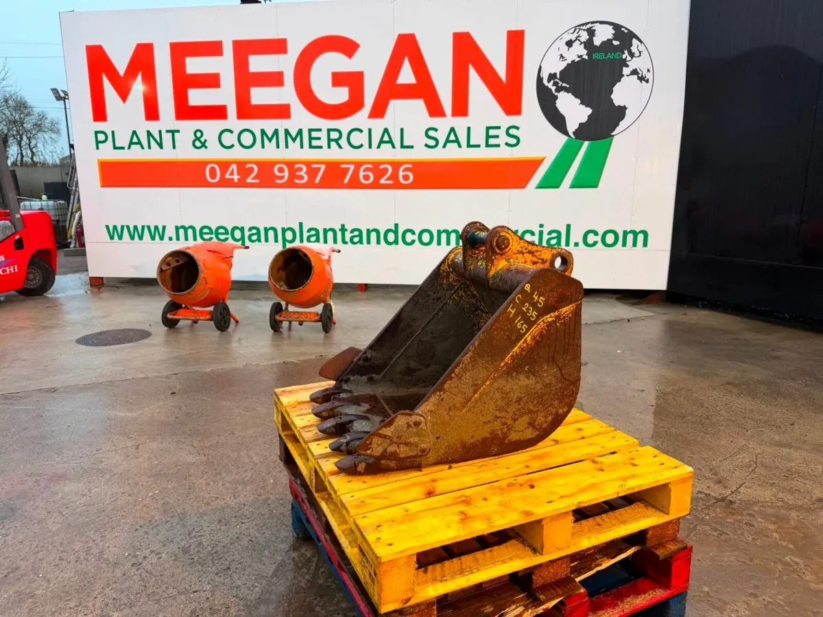 28" DIGGING BUCKET ...45MM PINS....88S - Image 1