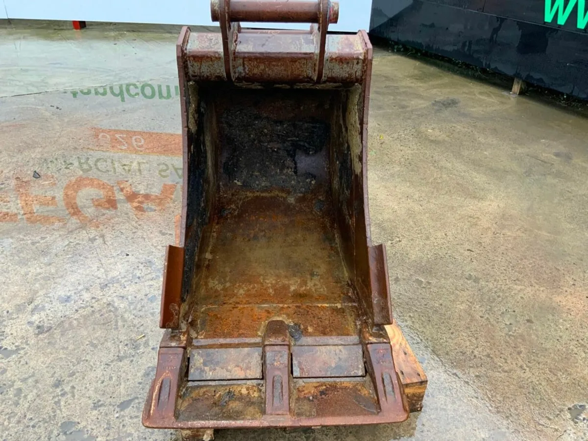 30" EUROFAB BUCKET........65mm PINS.............14 - Image 3