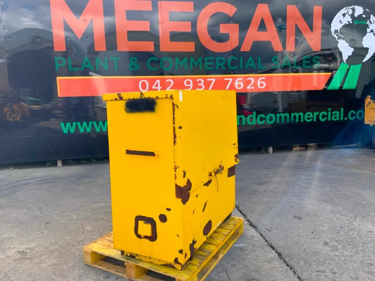 WORKSHOP TOOL STORAGE CHEST......3938 - Image 1