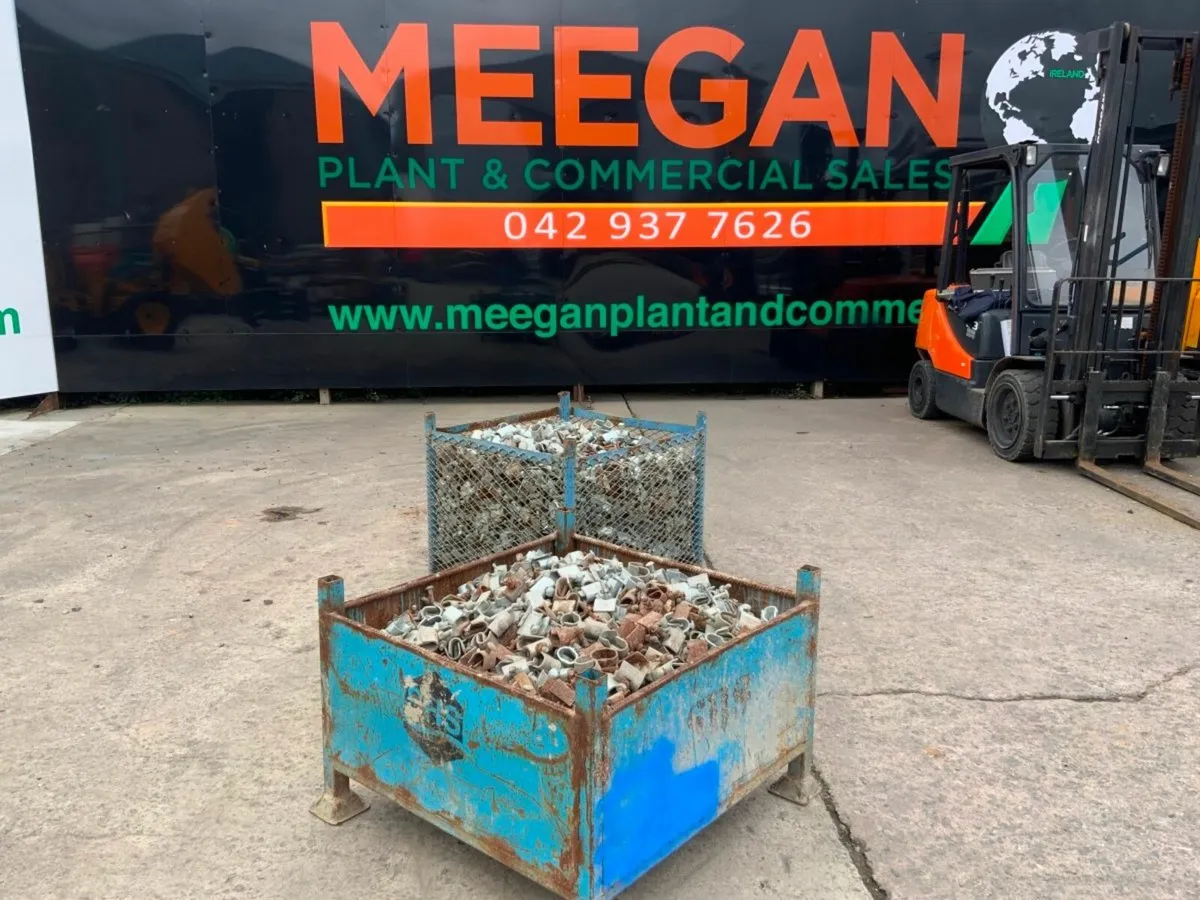 GALVANISED UNIVERSAL BEAM / SCAFFOLDING COUPLERS. - Image 1