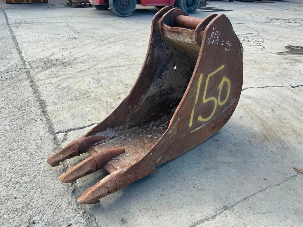 24" MILLAR SCOOP BUCKET...80mm PINS......150. - Image 1