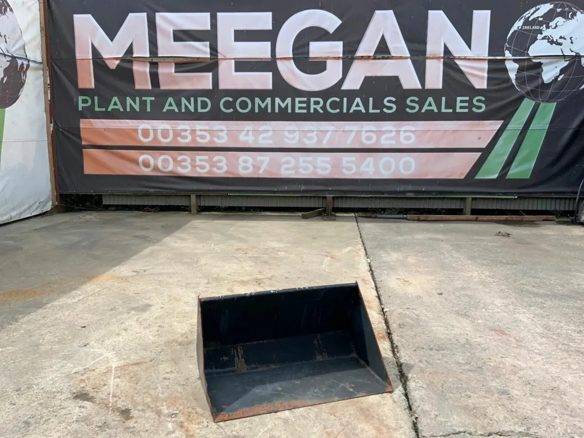 900mm COMPACT LOADER FRONT BUCKET.......601. - Image 1