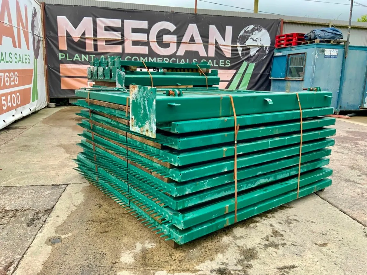 GALVANISED SECURITY FENCING & POSTS.......4256.. - Image 3